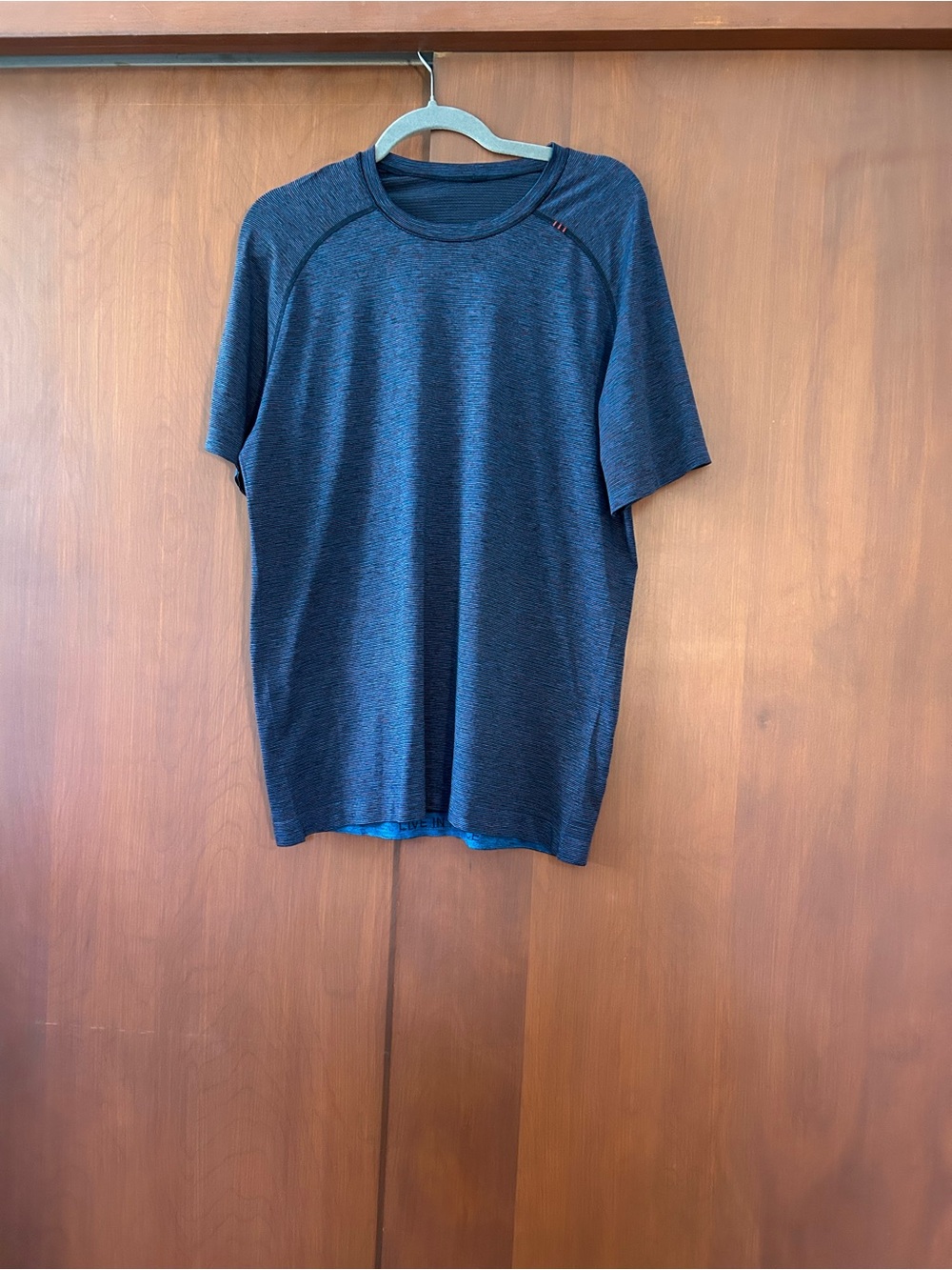 Men's Lululemon short sleeve shirt